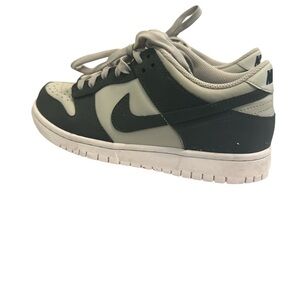 Nike Kids Court Borough 6.5Y Black Gray Sneakers Low Tops Lace Up